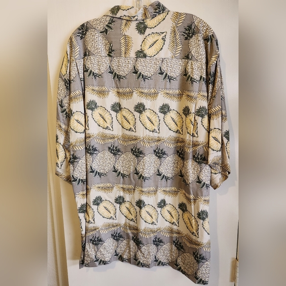 Tommy Bahama 100% Silk Shirt  L, Original Fit Button Front - Picture 5 of 5